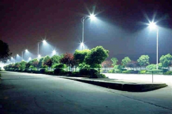 Bóng đèn Rạng Đông chiếu sáng công viên thành phố - Cà phê học thuật