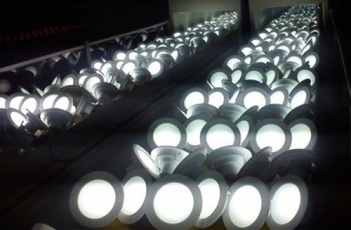 Đèn pha Led tiết kiệm nhiều hơn cho nhà đầu tư - Cà phê học thuật