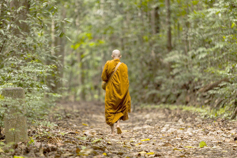 tặng quà gì cho người xuất gia